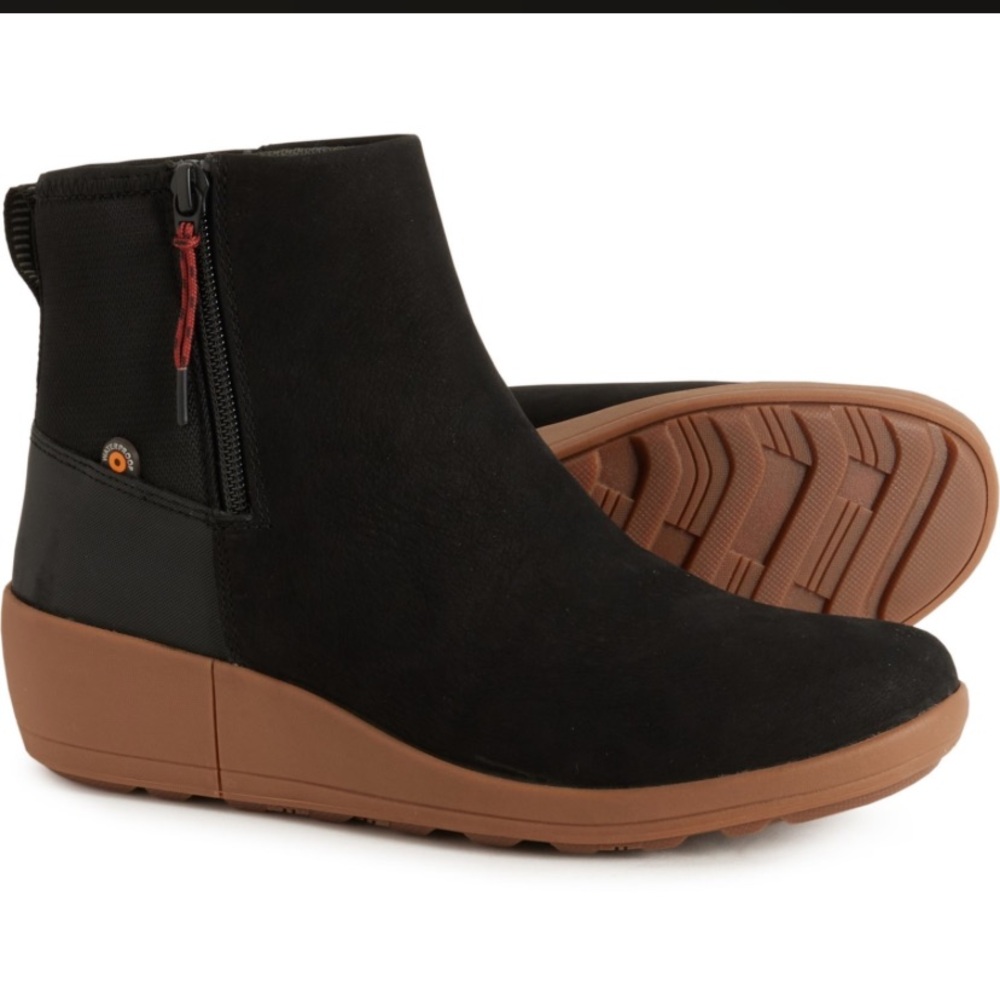 NWT -BOGS Vista Rugged Zip Wedge Women’s booties-Size 7M-Leather